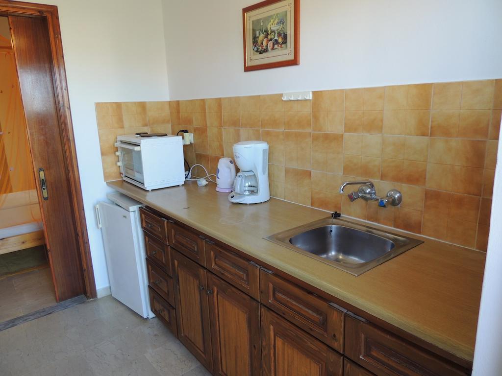 Feakes Apartments Arillas  Bagian luar foto